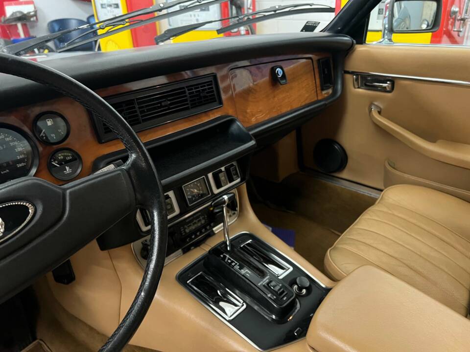 Bild 9/24 von Jaguar Sovereign H.E. V12 (1983)