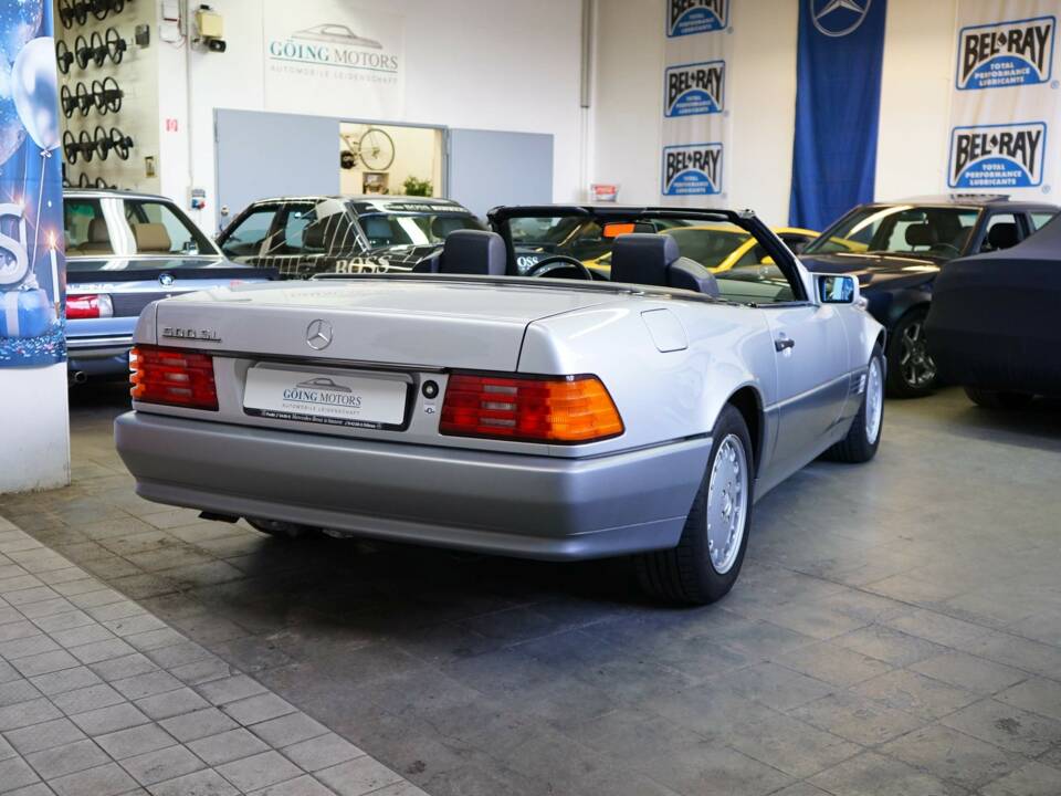 Image 16/38 of Mercedes-Benz 500 SL (1991)