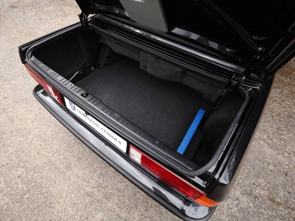 Image 59/83 de BMW 325i (1990)