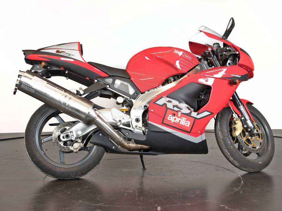 Image 2/21 de Aprilia RSV 1000 R (2000)