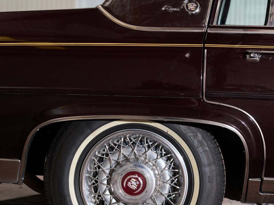 Image 18/58 of Cadillac Brougham Elegance (1988)