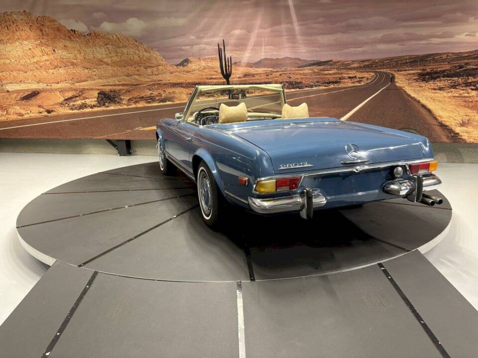 Image 10/36 de Mercedes-Benz 280 SL (1970)