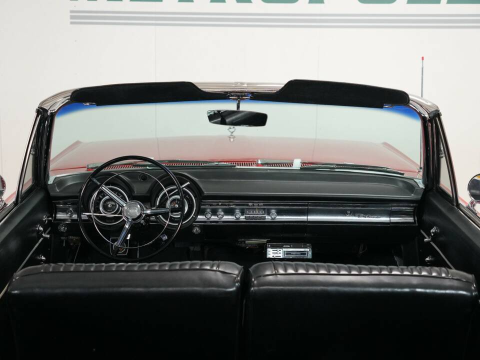 Image 2/44 of Dodge Polara (1965)