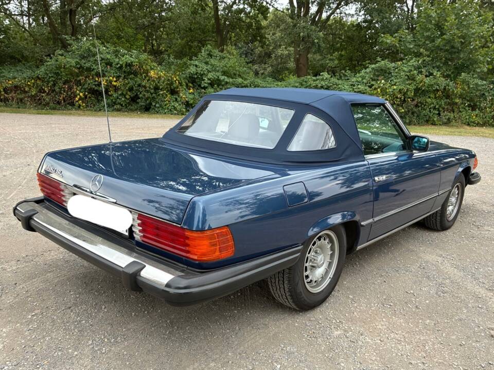 Image 3/8 de Mercedes-Benz 380 SL (1985)