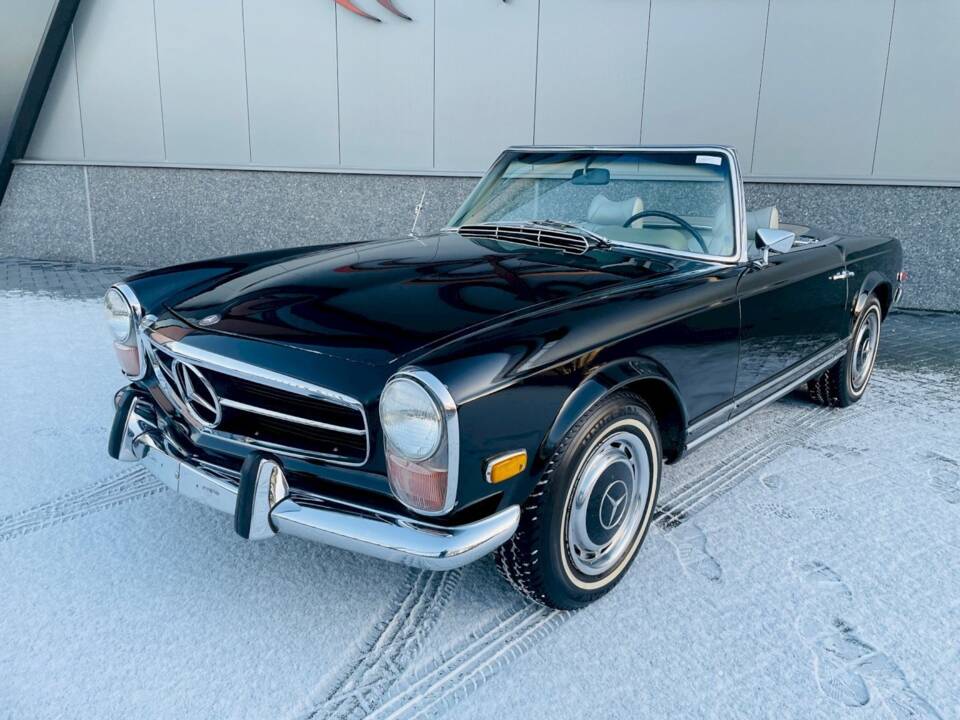 Immagine 2/34 di Mercedes-Benz 280 SL (1970)