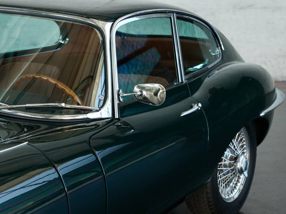 Image 6/50 de Jaguar E-Type (1970)