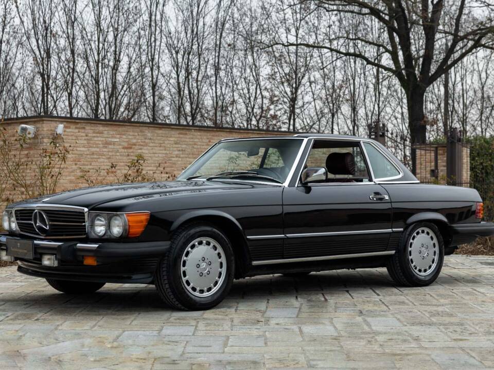 Afbeelding 2/50 van Mercedes-Benz 560 SL (1986)