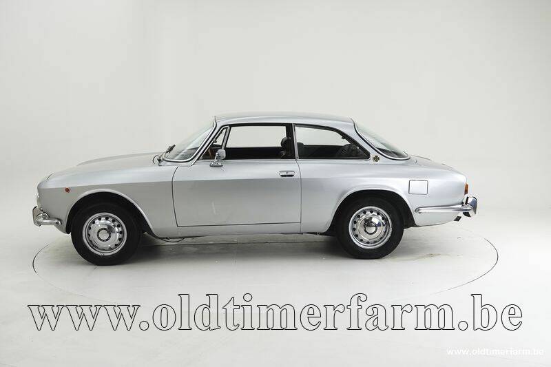 Image 8/15 of Alfa Romeo 1750 GT Veloce (1971)