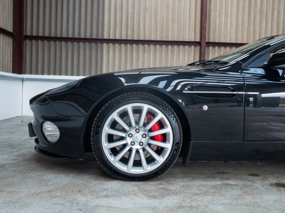 Image 30/50 de Aston Martin V12 Vanquish (2004)