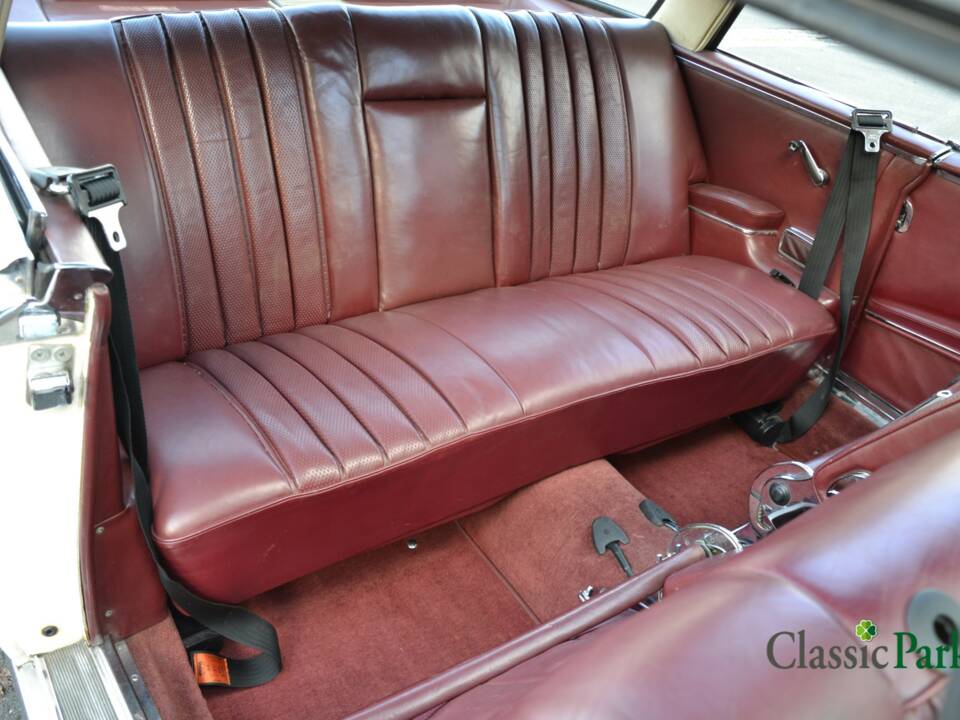 Image 11/50 of Mercedes-Benz 250 SE (1966)