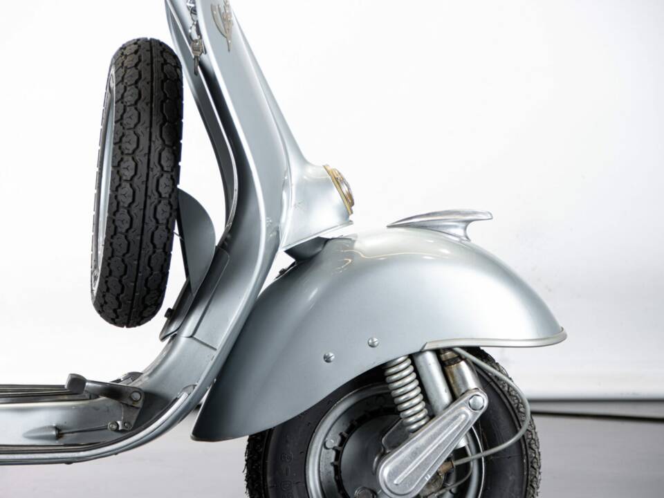 Image 24/45 de Piaggio Vespa 150 (1958)