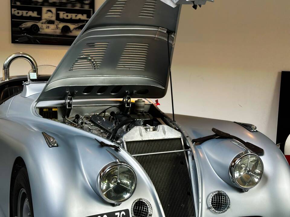Image 12/26 of Jaguar XK 120 OTS (1952)
