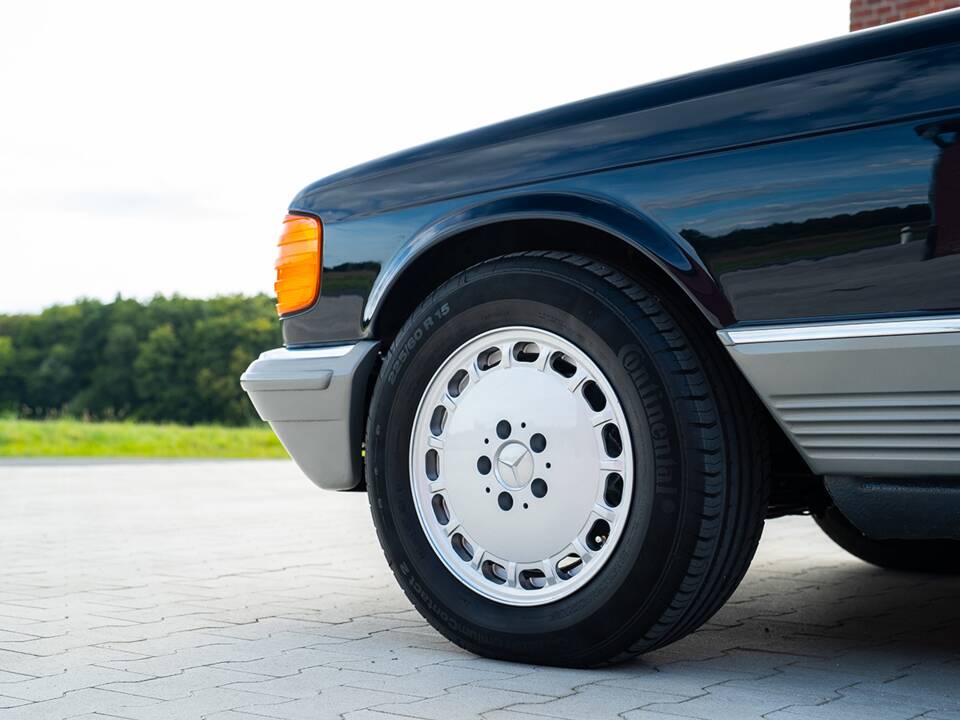 Image 20/72 de Mercedes-Benz 500 SEL (1984)