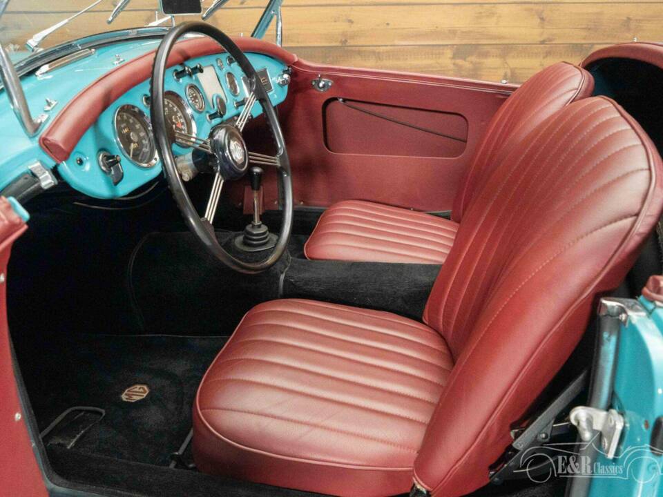 Image 17/19 of MG MGA 1500 (1958)