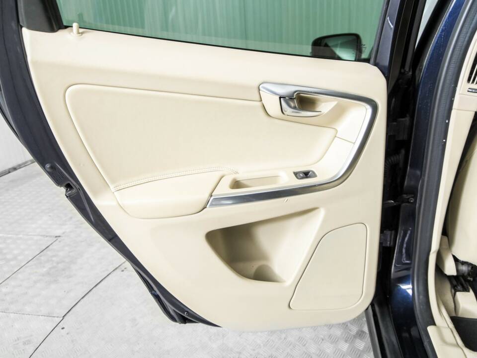 Image 35/50 de Volvo XC60 D3 (2017)