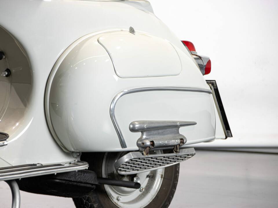 Immagine 37/50 di Piaggio Vespa 125 (1959)