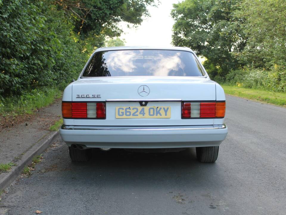 Image 5/18 of Mercedes-Benz 300 SE (1990)