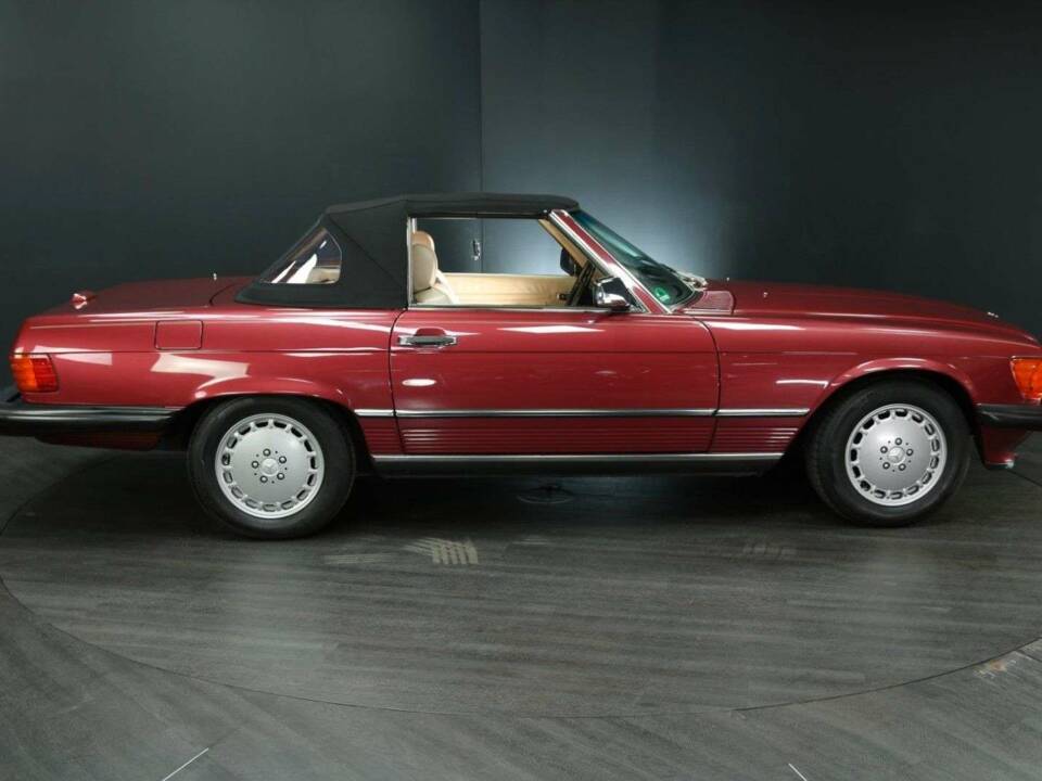 Bild 7/30 von Mercedes-Benz 560 SL (1989)