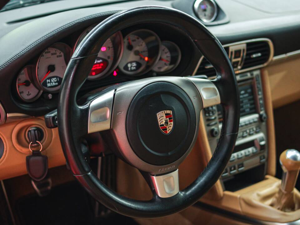 Image 14/48 of Porsche 911 Carrera 4S (2007)