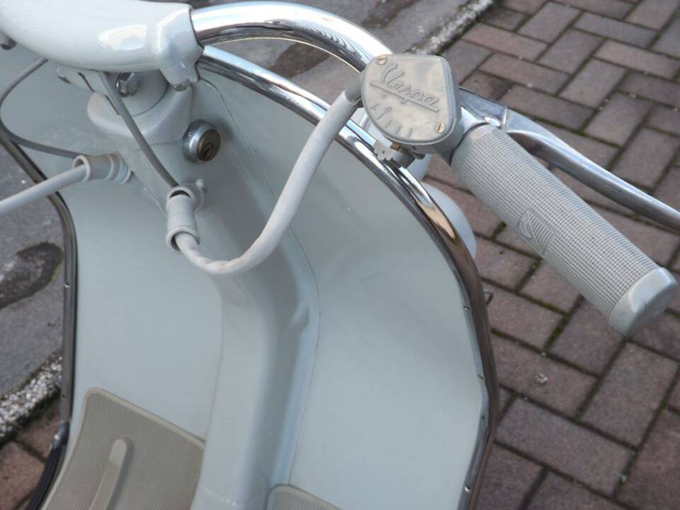Immagine 32/50 di Piaggio Vespa 125 (1955)