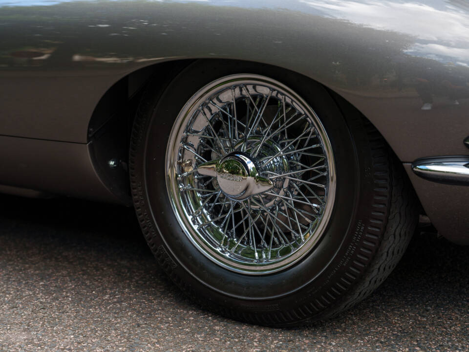 Immagine 8/21 di Jaguar E-Type 4.2 (1965)