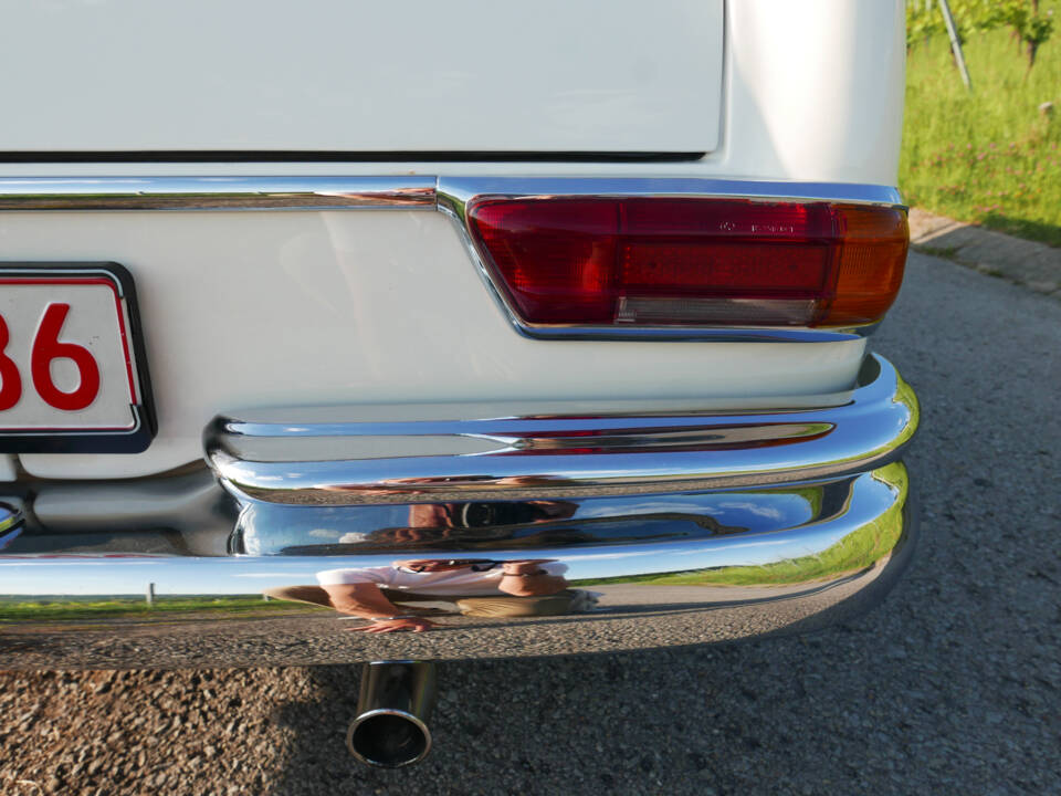 Imagen 30/56 de Mercedes-Benz 220 SE b (1962)