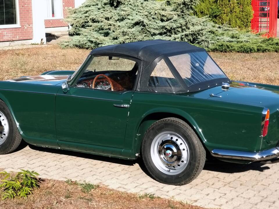 Image 5/10 of Triumph TR 4 (1965)