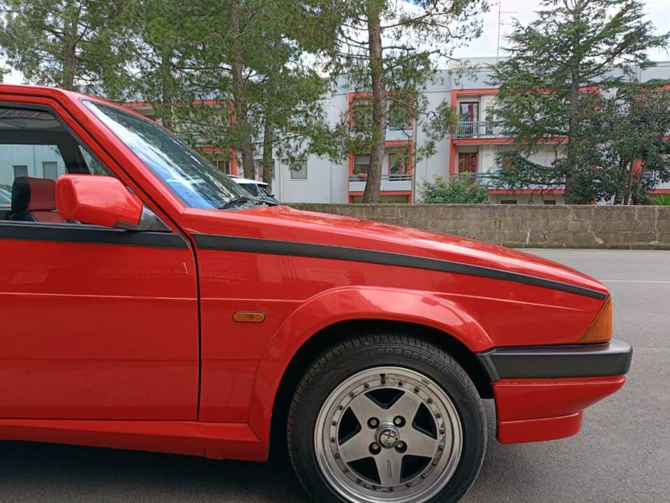 Image 12/42 of Alfa Romeo 75 1.8 (1991)