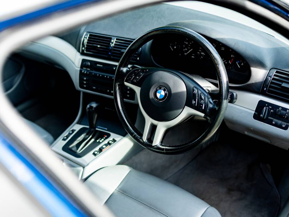 Image 4/38 of BMW 325i (2002)