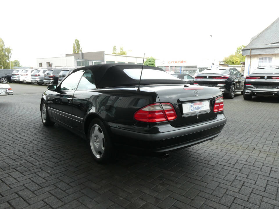 Image 6/16 of Mercedes-Benz CLK 320 (1999)