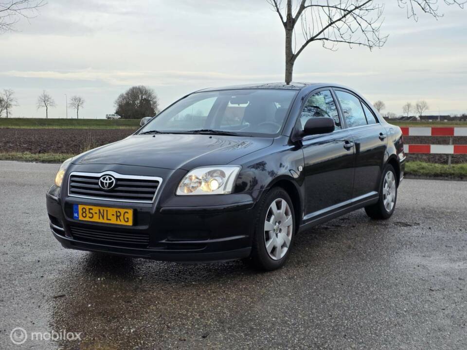 Imagen 11/35 de Toyota Avensis 1.8 VVT-i (2003)