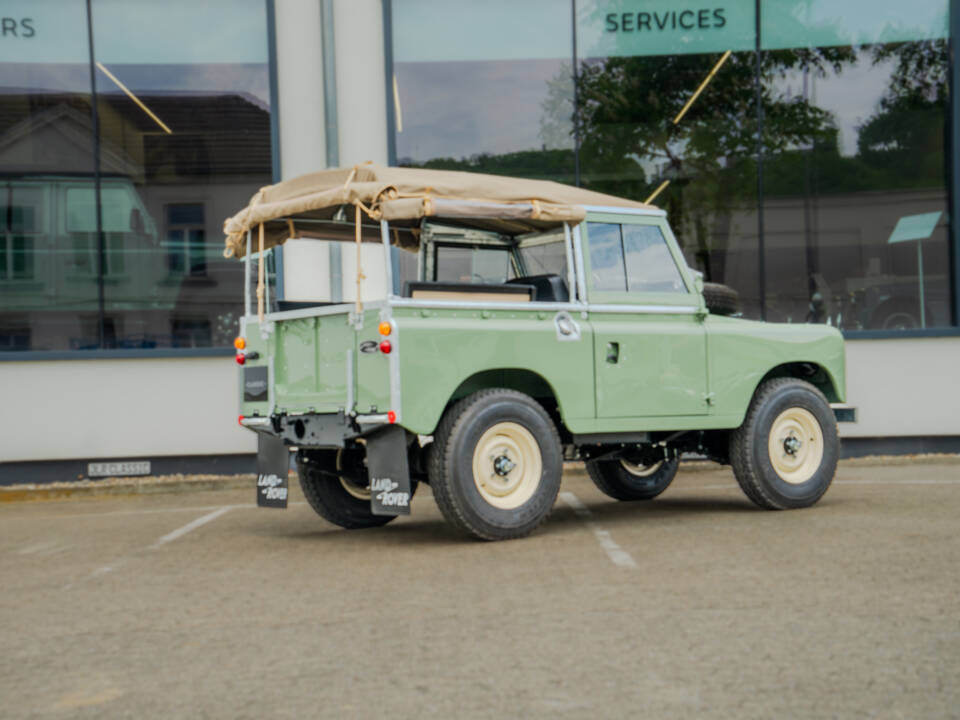 Image 6/30 of Land Rover 88 (1971)
