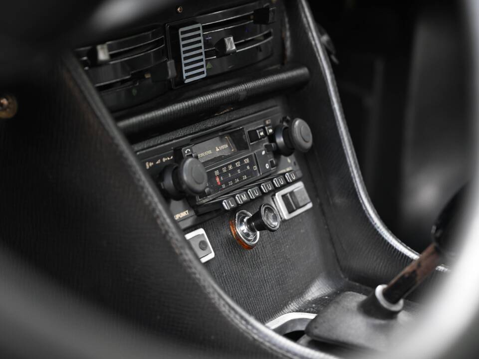 Image 44/50 of Peugeot 504 Coupé (1973)