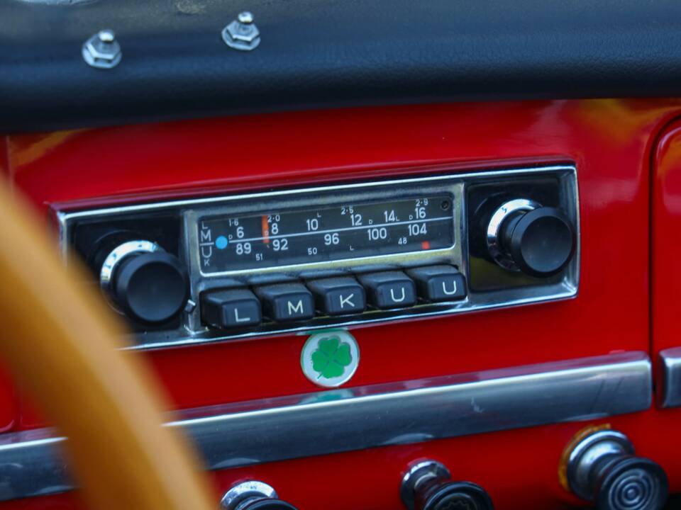 Image 34/50 of Alfa Romeo Giulia 1600 Spider (1963)