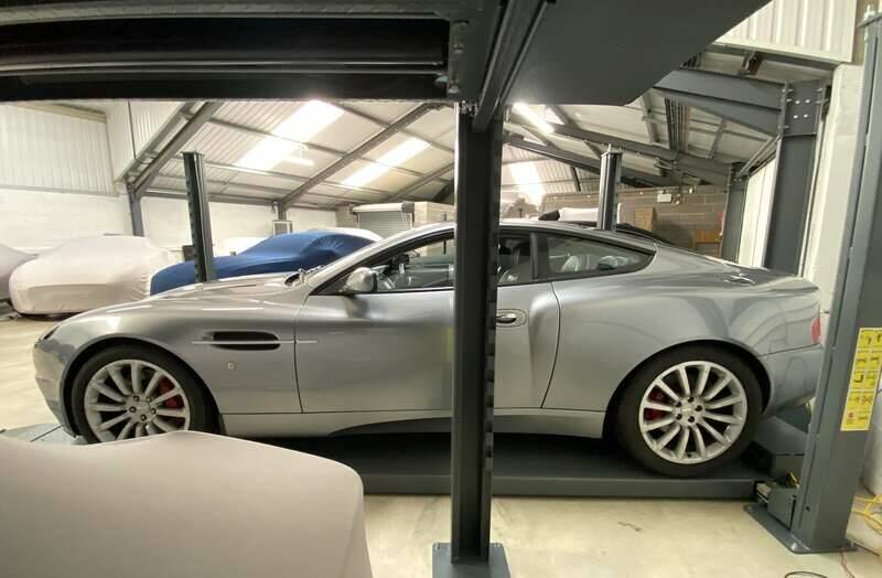 Image 26/50 of Aston Martin V12 Vanquish (2003)