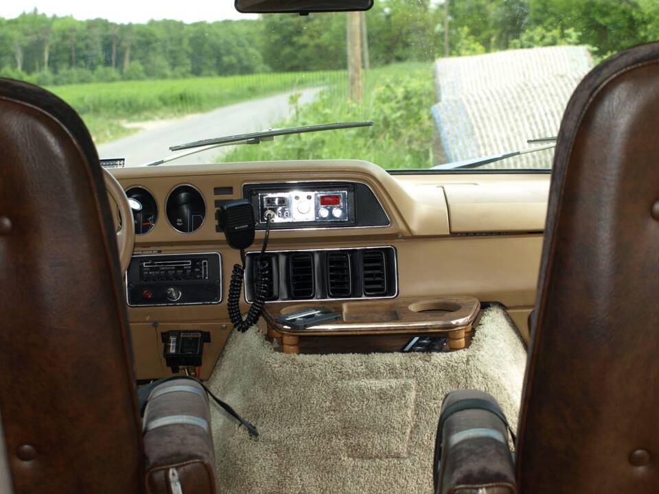 Immagine 101/143 di Dodge B 200 Sportsman (1978)