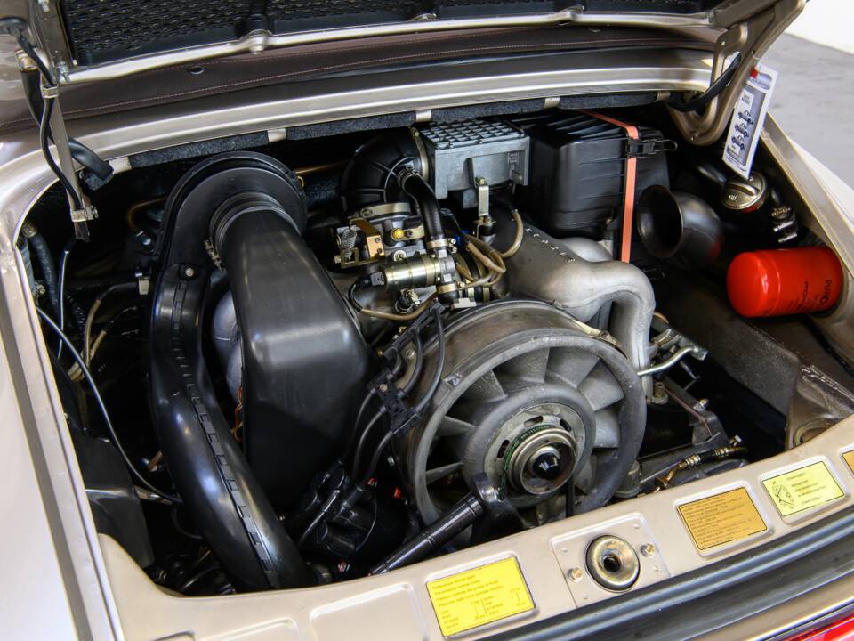 Image 29/36 of Porsche 911 Carrera 3.2 (1984)