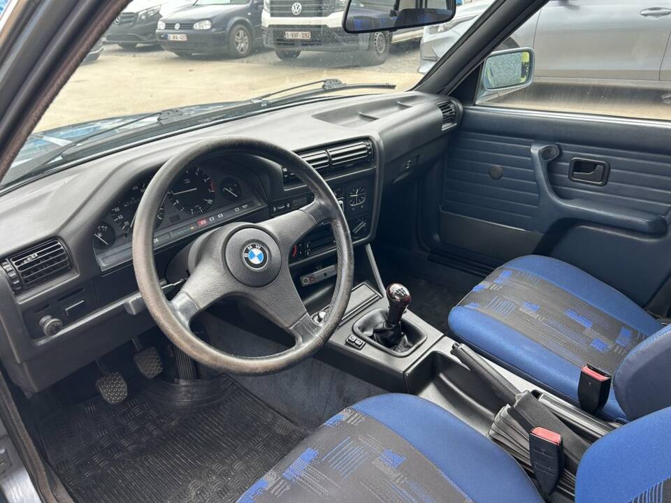Image 2/8 of BMW 318i (1988)