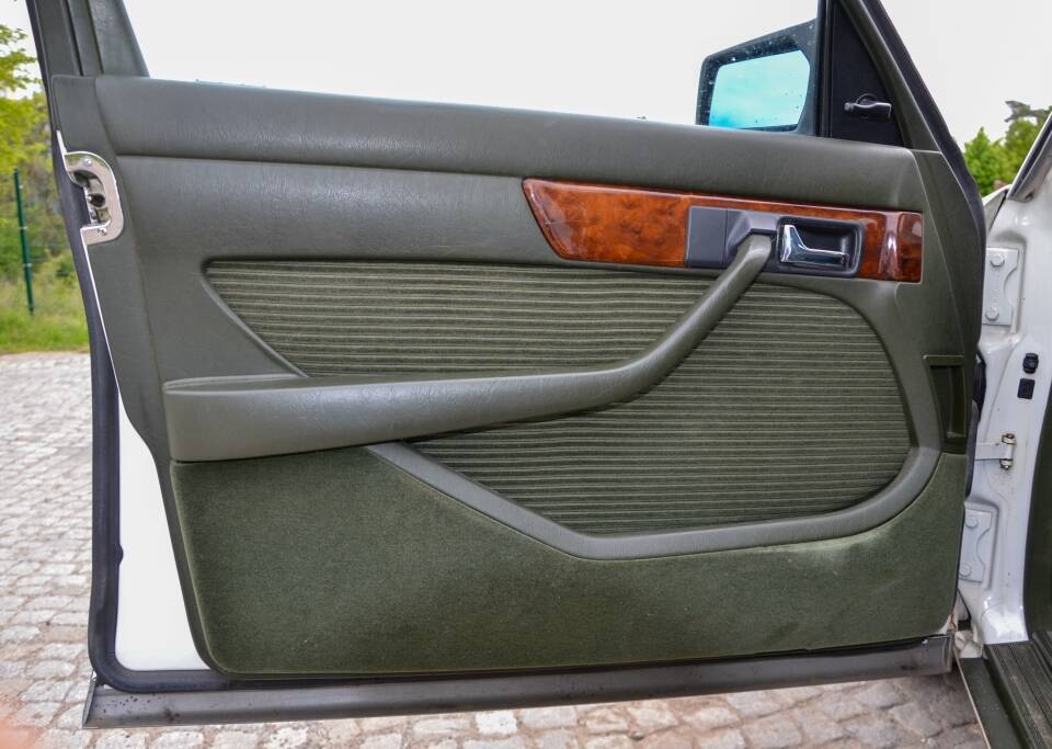 Bild 15/21 von Mercedes-Benz 280 SE (1985)