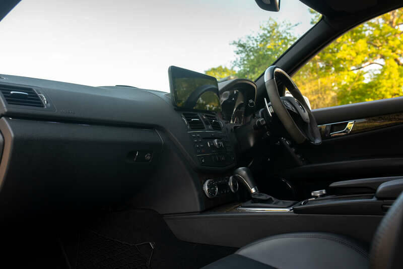 Immagine 2/50 di Mercedes-Benz C 63 AMG T (2009)