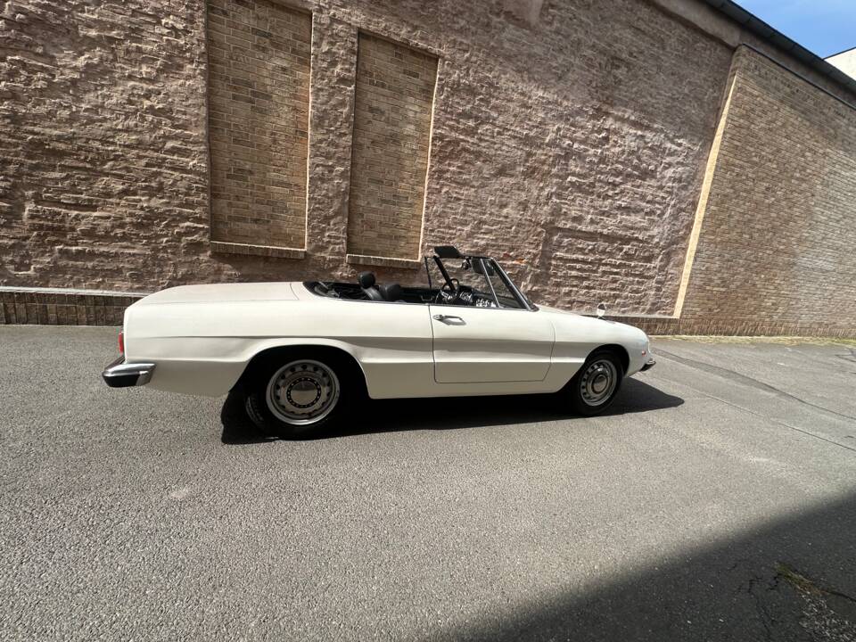 Image 9/63 of Alfa Romeo Spider 1300 Junior (1970)
