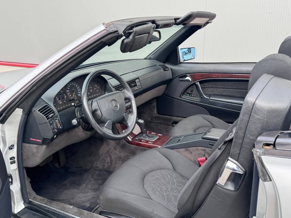 Imagen 7/13 de Mercedes-Benz SL 320 (1996)
