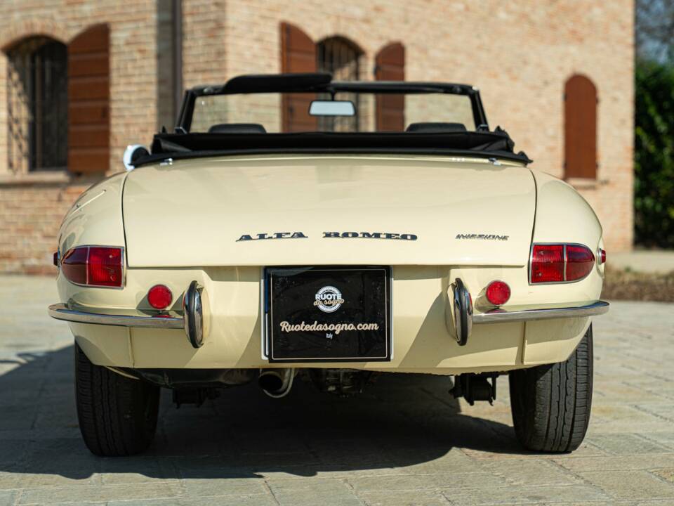 Image 8/50 of Alfa Romeo 1750 Spider Veloce (1969)