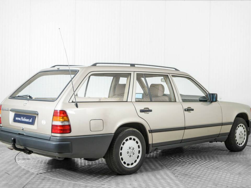 Bild 2/50 von Mercedes-Benz 230 TE (1987)