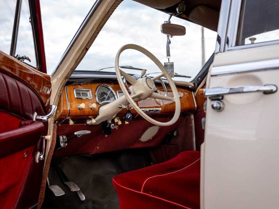 Afbeelding 13/19 van BMW 502 - 3.2 Litre (1961)