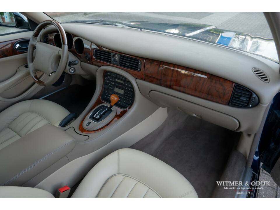 Bild 13/34 von Jaguar XJ 8 4.0 Executive (1999)