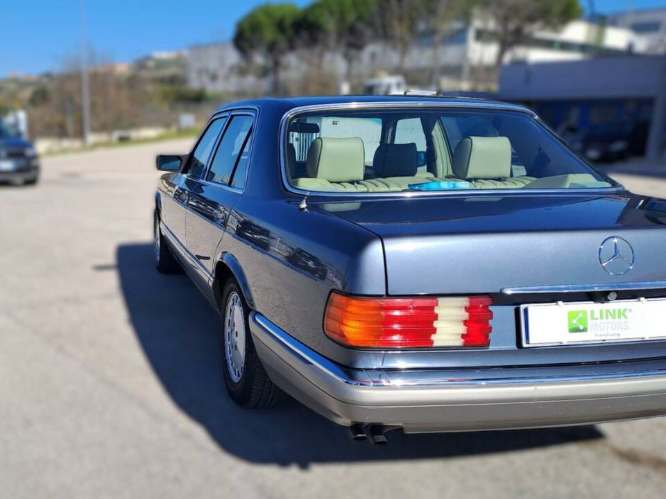 Image 14/50 of Mercedes-Benz 300 SE (1990)