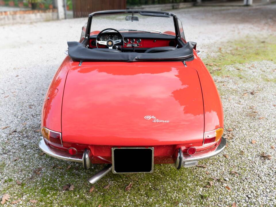 Image 16/31 de Alfa Romeo 1600 Spider Duetto (1967)