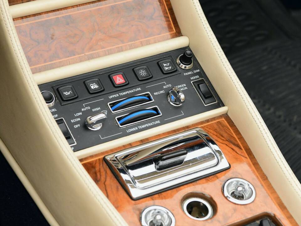 Image 33/50 of Rolls-Royce Corniche S (1995)