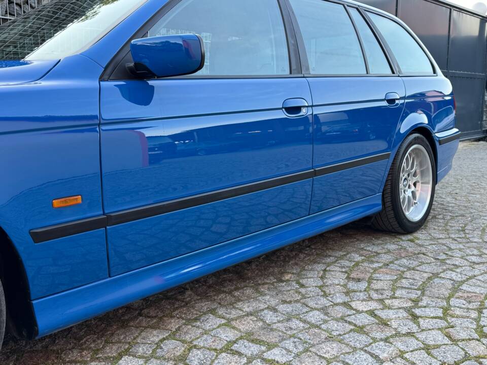 Image 16/100 of BMW 540i Touring (1998)